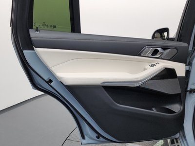 2025 BMW X7 — миниатюра 15