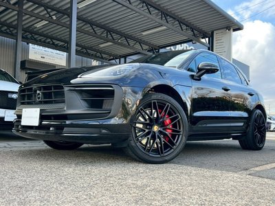 PORSCHE MACAN - 1