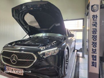 MERCEDES-BENZ E-CLASS - View 1