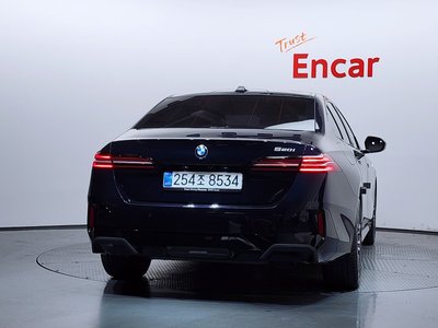 2025 BMW 5 SERIES 照片 4