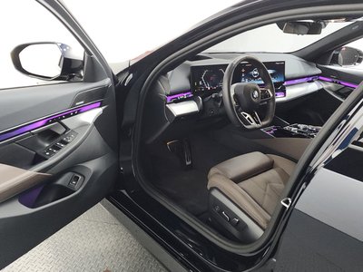 2025 BMW 5 SERIES 缩略图 13