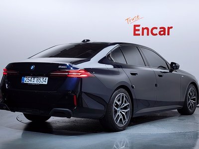 2025 BMW 5 SERIES 照片 3