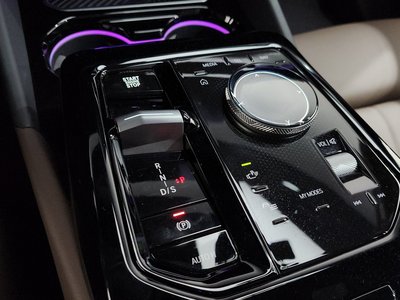 2025 BMW 5 SERIES 缩略图 12