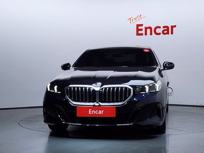 2025 BMW 5 SERIES 照片 2