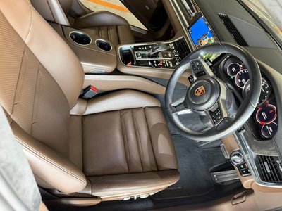 صورة 7 لـ 2018 Porsche PANAMERA