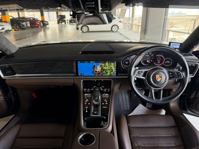 صورة 9 لـ 2018 Porsche PANAMERA