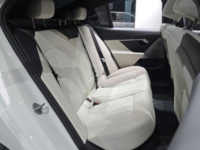 2025 BMW 5 SERIES thumbnail 17