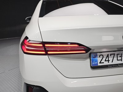 2025 BMW 5 SERIES 照片 10