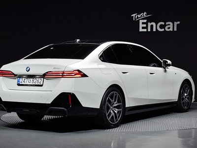 2025 BMW 5 SERIES 照片 4