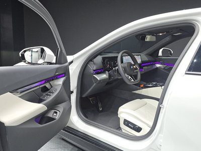 2025 BMW 5 SERIES thumbnail 13