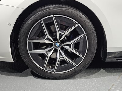 2025 BMW 5 SERIES 照片 6