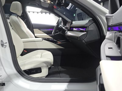 2025 BMW 5 SERIES thumbnail 16