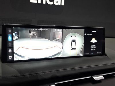 2023 Genesis GV70 — миниатюра 21