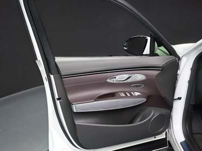 2023 Genesis GV70 — миниатюра 14