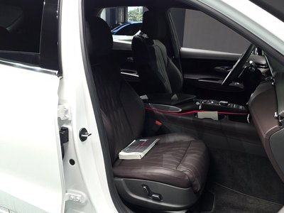 2023 Genesis GV70 — миниатюра 16