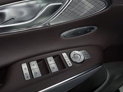 2023 Genesis GV70 — миниатюра 27