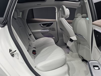 2026 Mercedes-BENZ EQE 缩略图 17