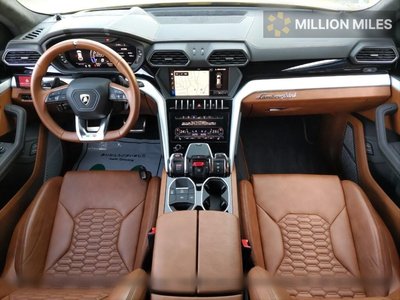 LAMBORGHINI URUS - 3