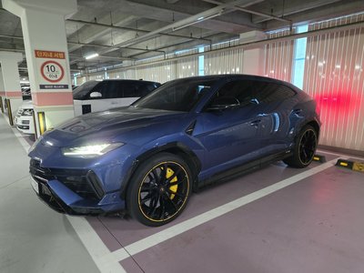 LAMBORGHINI URUS - 2
