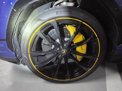 LAMBORGHINI URUS - 5