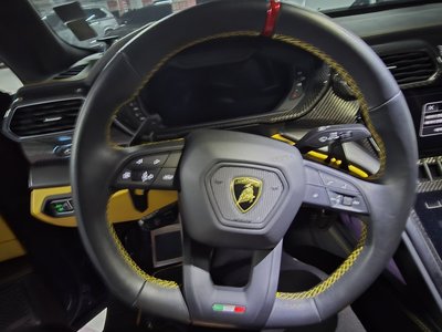 LAMBORGHINI URUS - 7