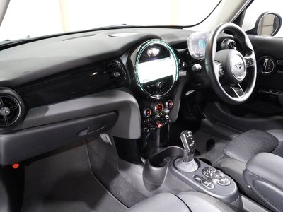 صورة 15 لـ 2021 MINI COOPER