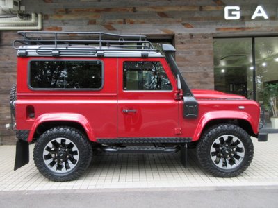LAND ROVER DEFENDER - 4