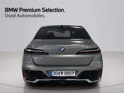 2025 BMW 7 SERIES photo 3