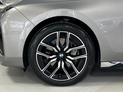2025 BMW 7 SERIES photo 6