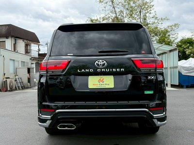 TOYOTA LAND CRUISER - 7