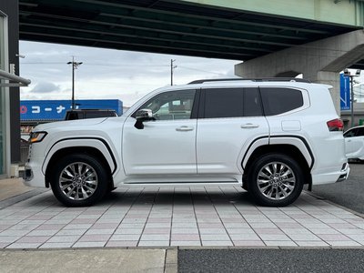 2025 Toyota LAND CRUISER 300 thumbnail 31
