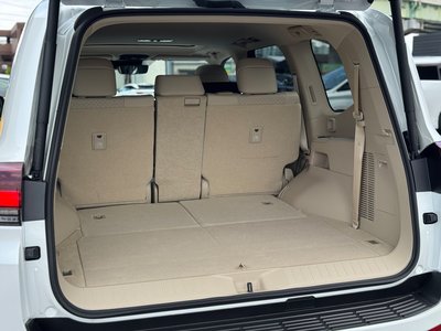 2025 Toyota LAND CRUISER 300 thumbnail 37