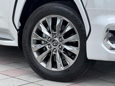 2025 Toyota LAND CRUISER 300 thumbnail 29