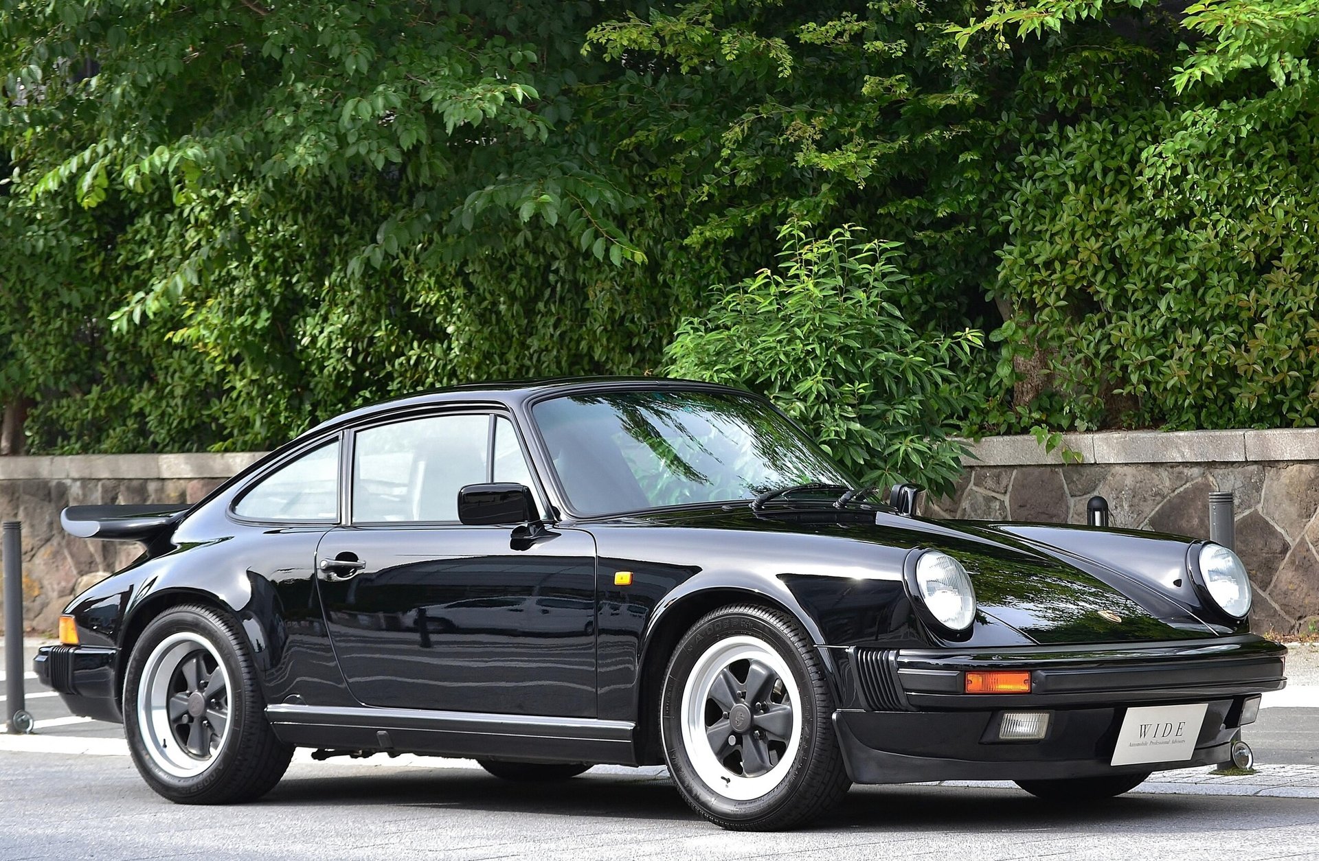 PORSCHE 911 - View 1