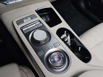 2022 Genesis ELECTRIFIED GV70 photo 9