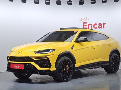 LAMBORGHINI URUS - 1