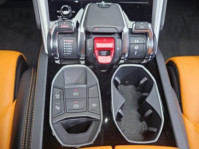 LAMBORGHINI URUS - 9