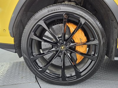 LAMBORGHINI URUS - 6