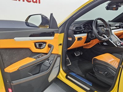 LAMBORGHINI URUS - 10