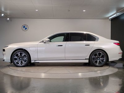 BMW I7 - 6