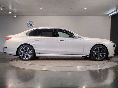 BMW I7 - 10