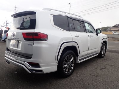 TOYOTA LAND CRUISER 300 - 8