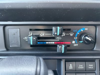 TOYOTA LAND CRUISER 70 - 10