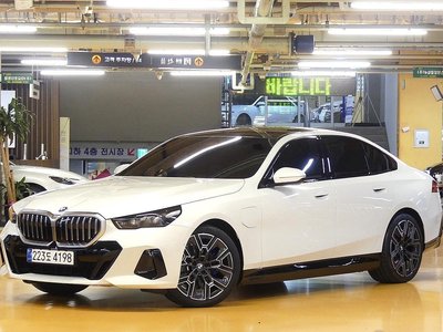 BMW 5 SERIES - 1