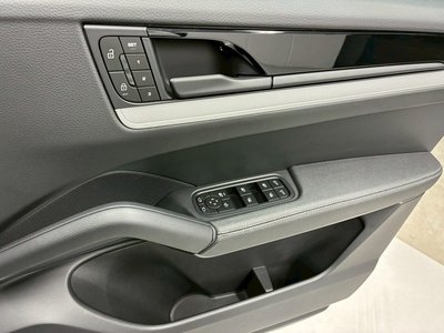 2024 Porsche CAYENNE thumbnail 26