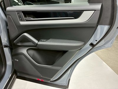 2024 Porsche CAYENNE thumbnail 90
