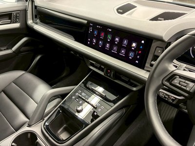 2024 Porsche CAYENNE thumbnail 44