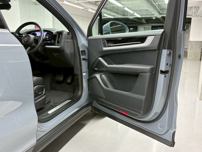 2024 Porsche CAYENNE thumbnail 22