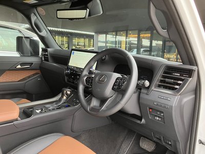 2025 LEXUS GX photo 4