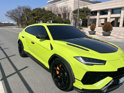 LAMBORGHINI URUS - 1